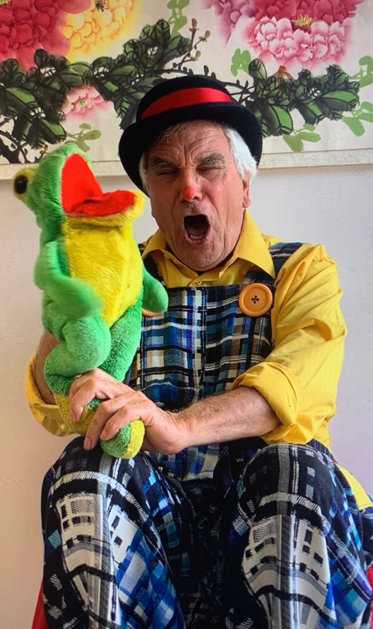 Paul The Party Clown using a puppet at a children's clown party