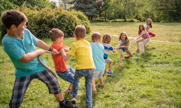 tug of war -vintage garden party games